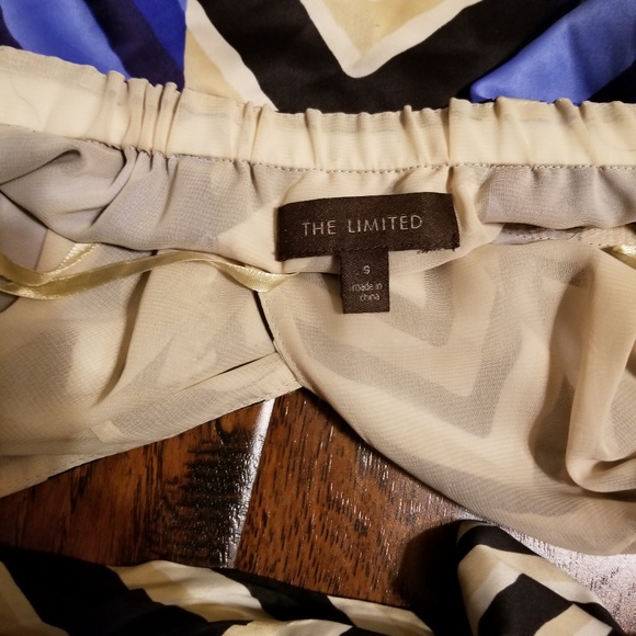 💫Gorgeous Limited Halter Top💫 - Picture 2 of 2